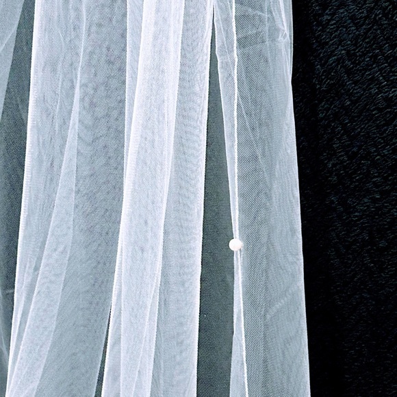 💕A Bridal Wedding Veil in white. Single Tier with Pearls on the edge. - Picture 4 of 8